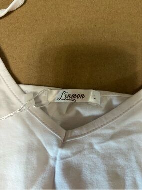Linmon White V-Neck Top - Large